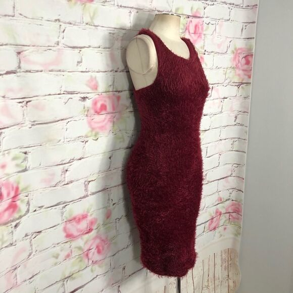 Velvet torch sleeveless red furry sweater dress - Picture 5 of 11